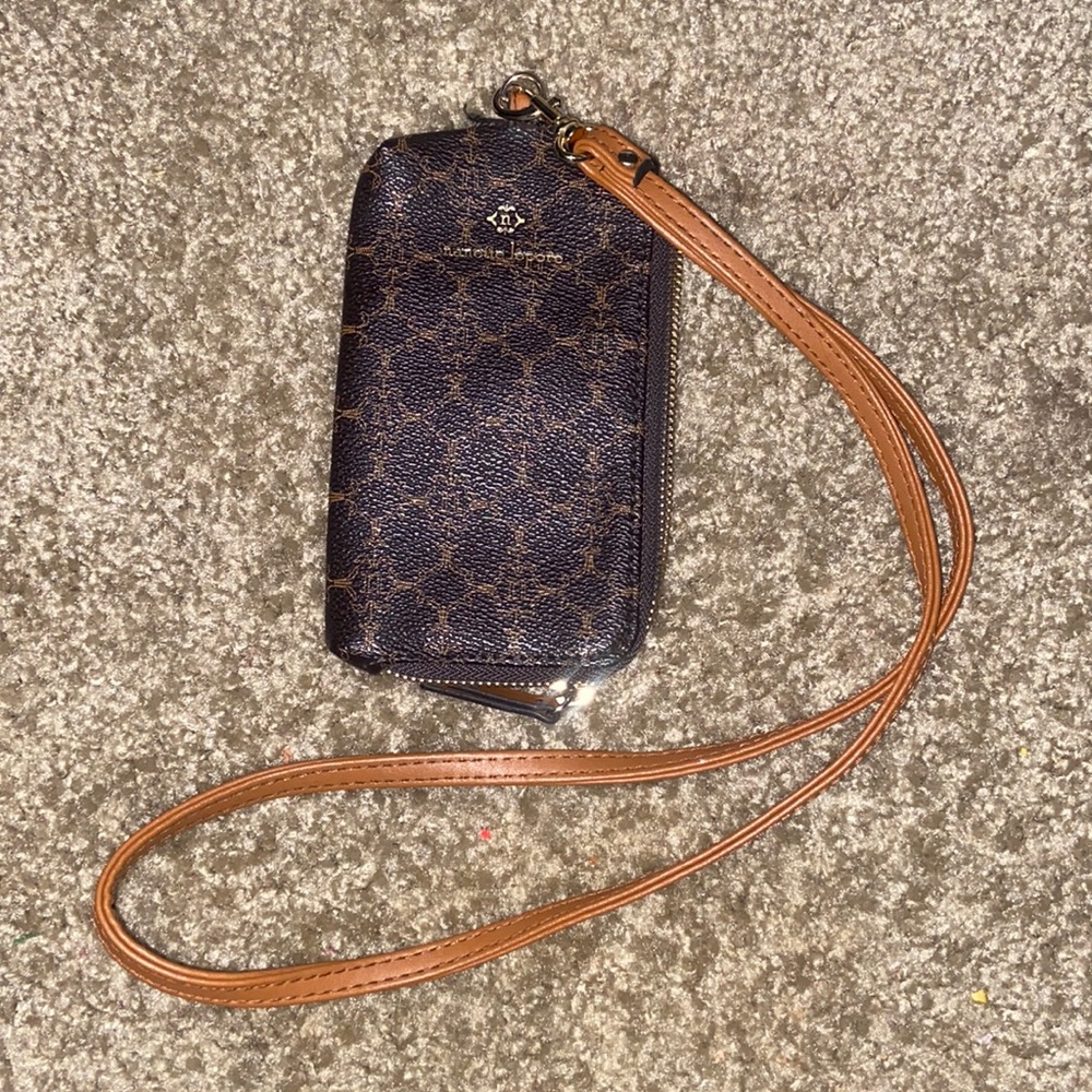 - Nanette Lepore Becka Top Zip Card Case Vegan Leather LOGO